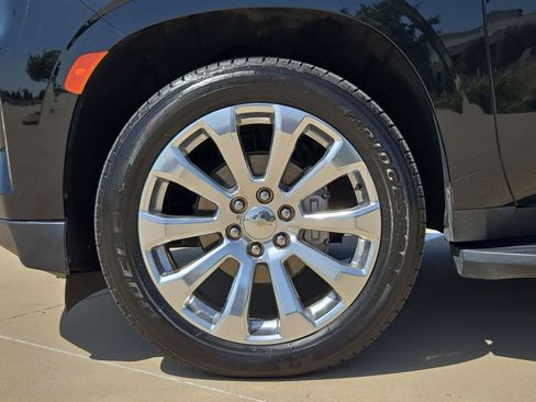 Used 2021 Chevrolet Tahoe Premier w/ Premium Package AWD/4WD image 12