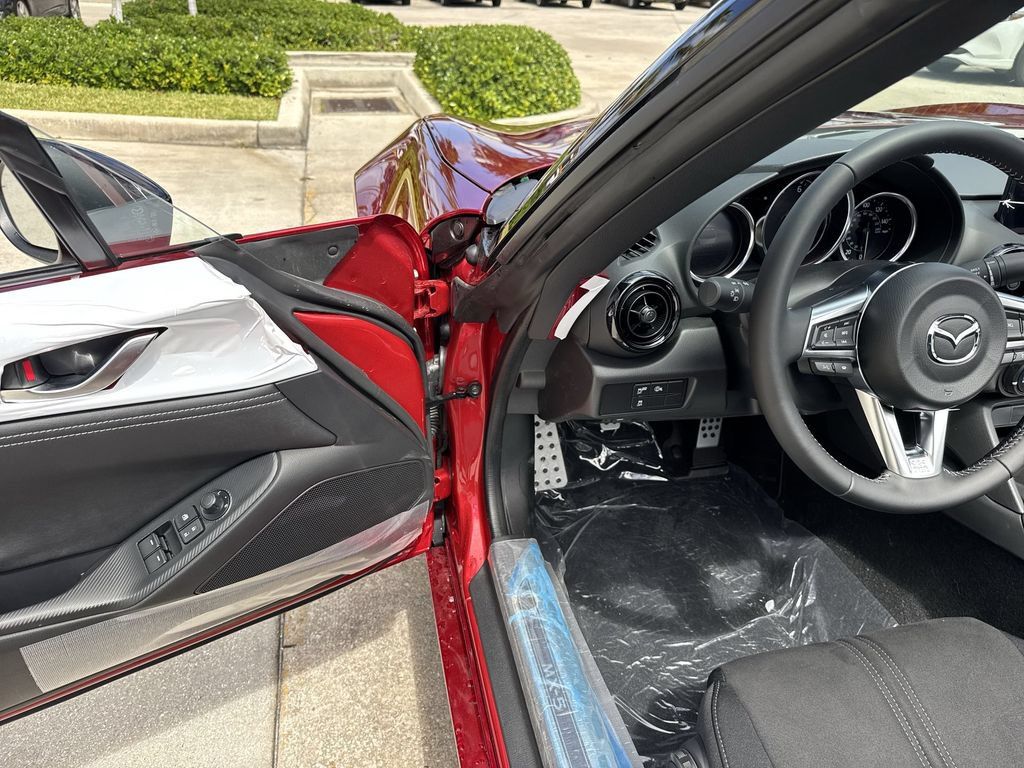 New 2026 MAZDA MX-5 Miata Club w/ Interior Package RWD image 17
