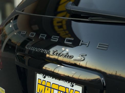 Used 2014 Porsche Cayenne Turbo image 8