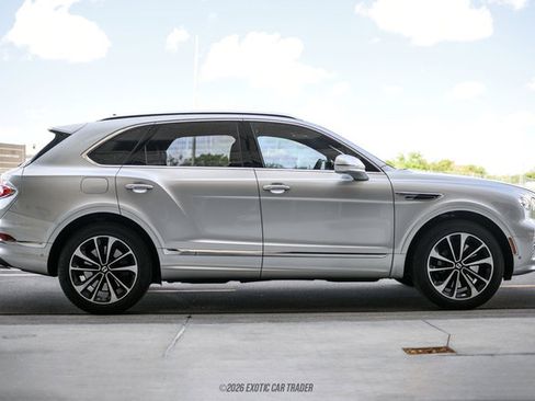 Used 2021 Bentley Bentayga AWD/4WD image 9
