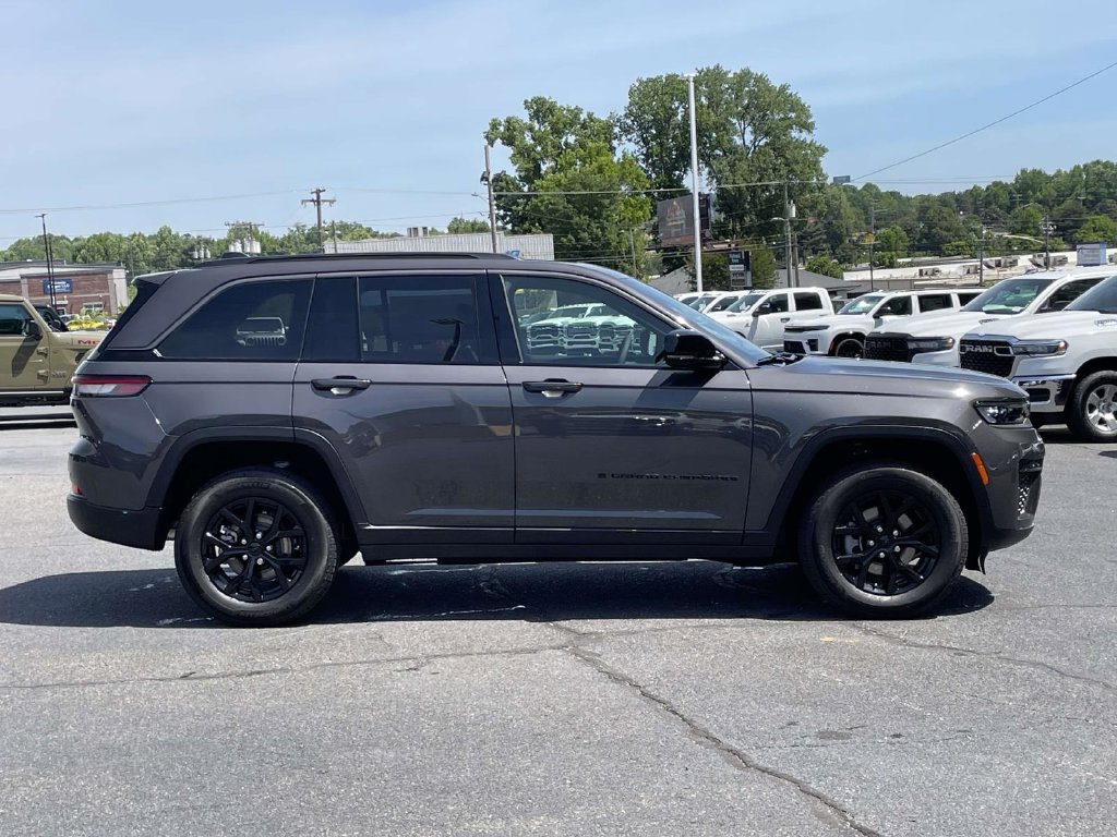 New 2026 Jeep Grand Cherokee Altitude AWD/4WD image 9