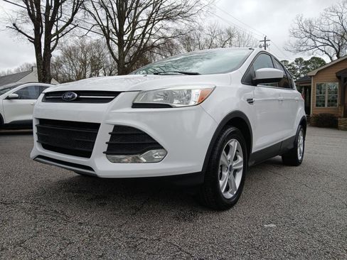 Used 2016 Ford Escape SE image 2