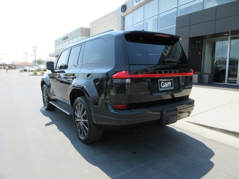 Used 2024 Lexus GX 550 w/ Accessory Package (2T) AWD/4WD image 5