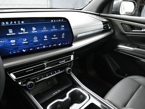 Certified 2025 Chevrolet Traverse LT w/ Sun and Wheel Package image 23