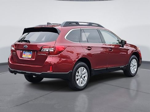 Used 2017 Subaru Outback 2.5i Premium image 3
