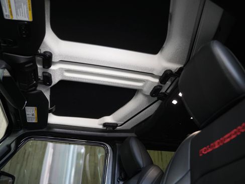 Used 2024 Jeep Gladiator Rubicon image 25