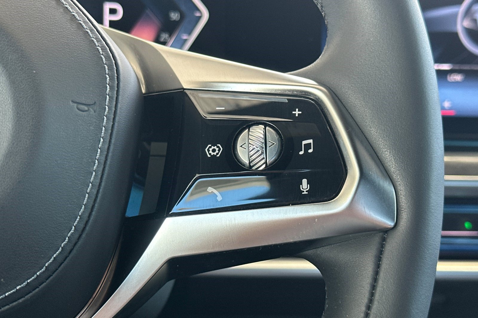 Certified 2024 BMW i7 xDrive60 RWD image 32