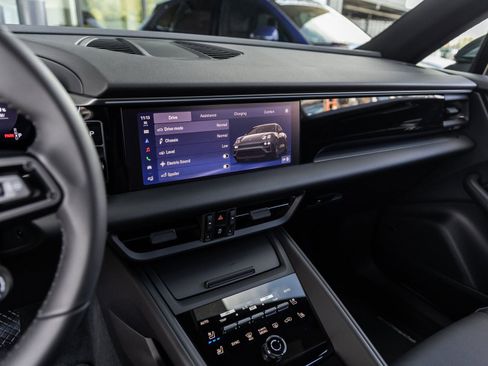 New 2026 Porsche Macan 4 Electric AWD/4WD image 30