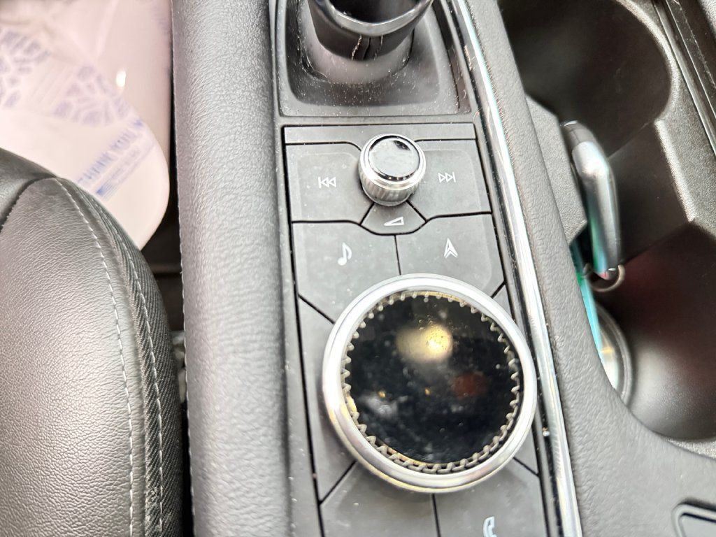 Used 2025 Cadillac XT5 Premium Luxury AWD/4WD image 31