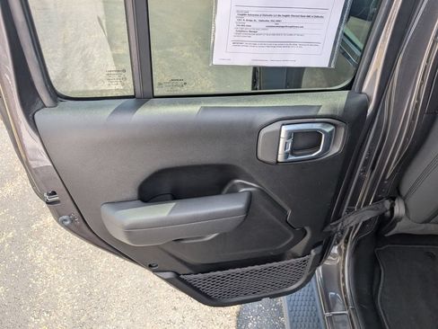 Used 2022 Jeep Wrangler Unlimited Sport AWD/4WD image 11