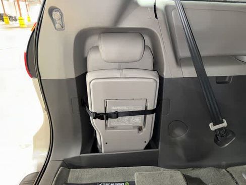 Used 2015 Toyota Sienna XLE w/ XLE Navigation Package FWD image 28