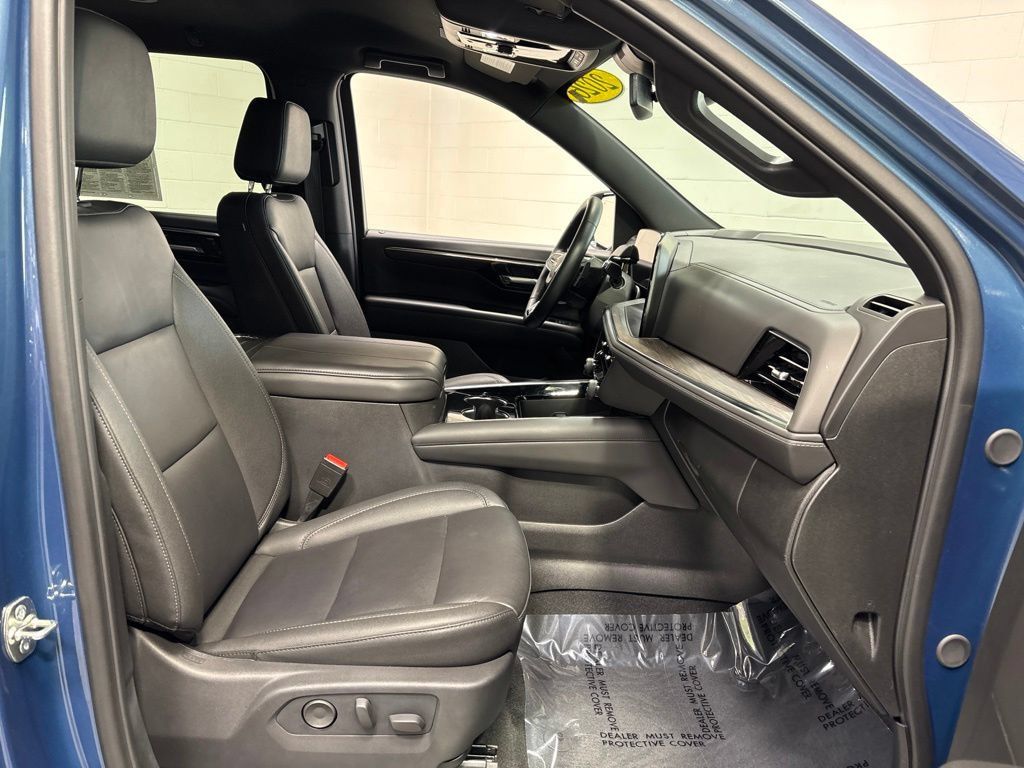 Used 2026 Chevrolet Suburban LT w/ Comfort Package AWD/4WD image 10