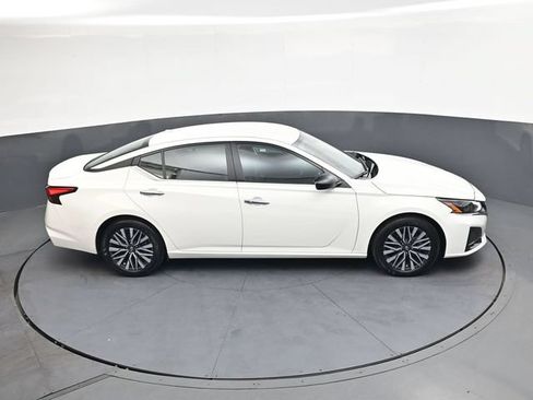 Used 2025 Nissan Altima 2.5 SV FWD image 26