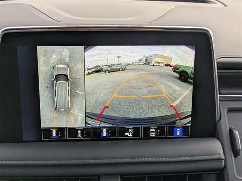 Used 2023 Chevrolet Tahoe Z71 w/ Luxury Package image 32