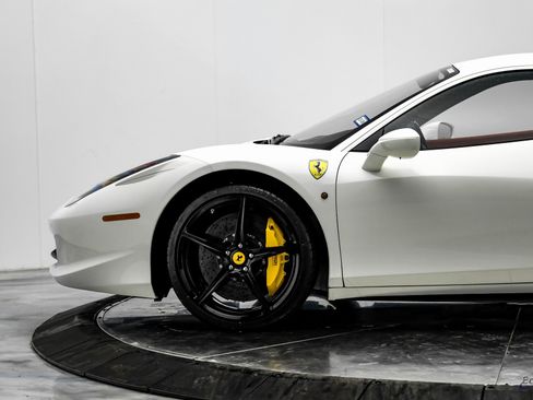 Used 2015 Ferrari 458 Italia Coupe image 7