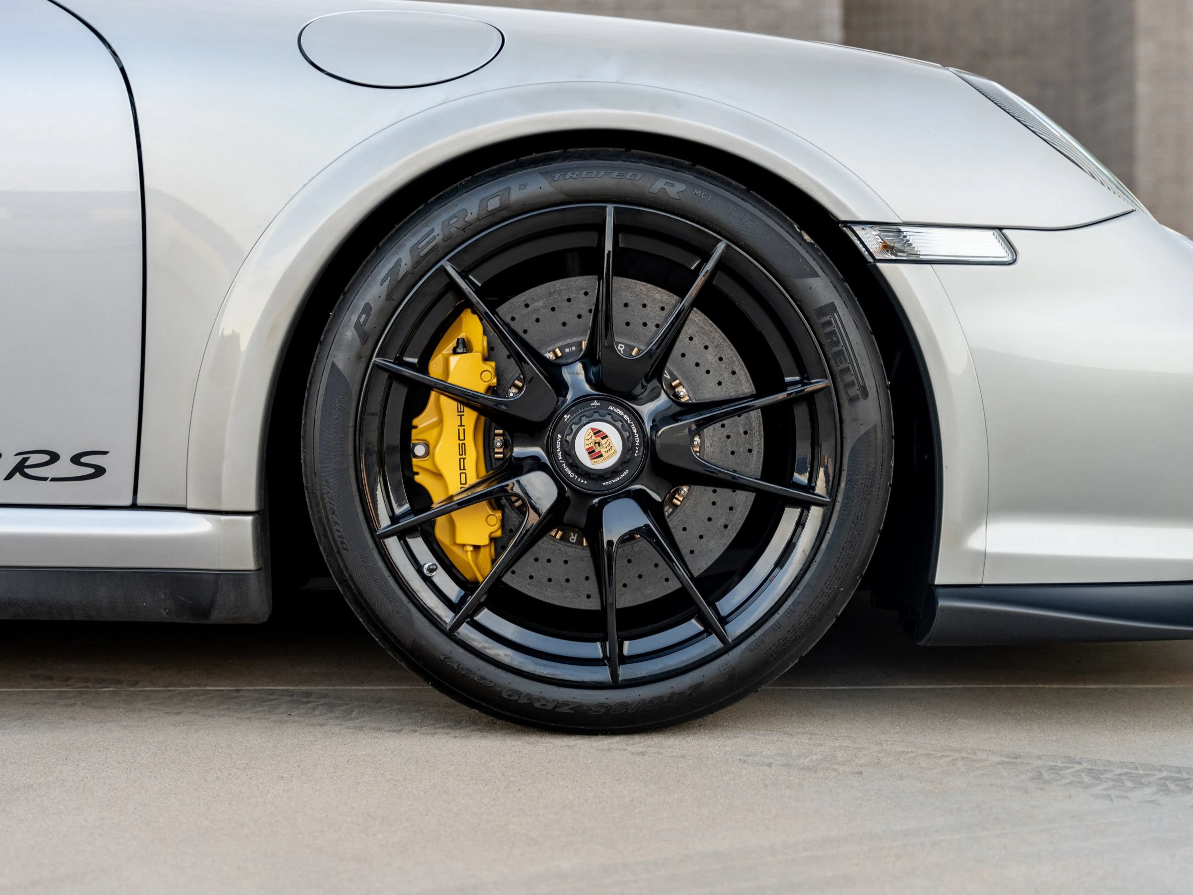 Used 2011 Porsche 911 GT2 RS RWD image 31