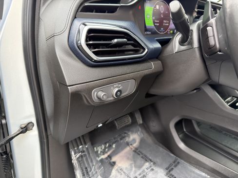 Used 2023 Chevrolet Bolt EUV Premier w/ Sun & Sound Package FWD image 25