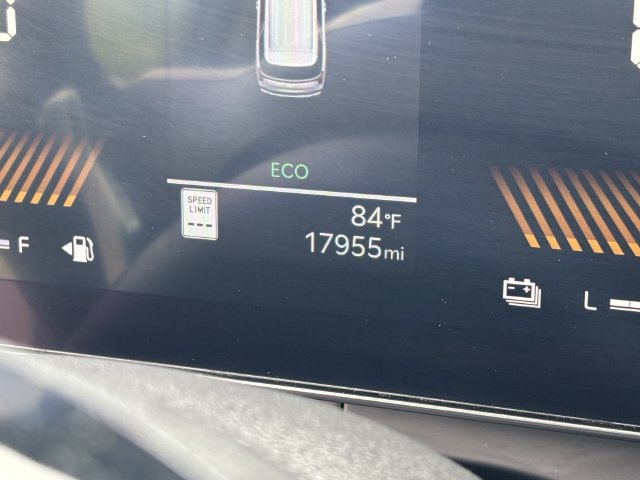 Used 2026 Kia Carnival LXS FWD image 32