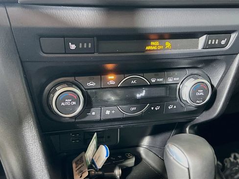 Used 2018 MAZDA MAZDA3 Touring FWD image 14