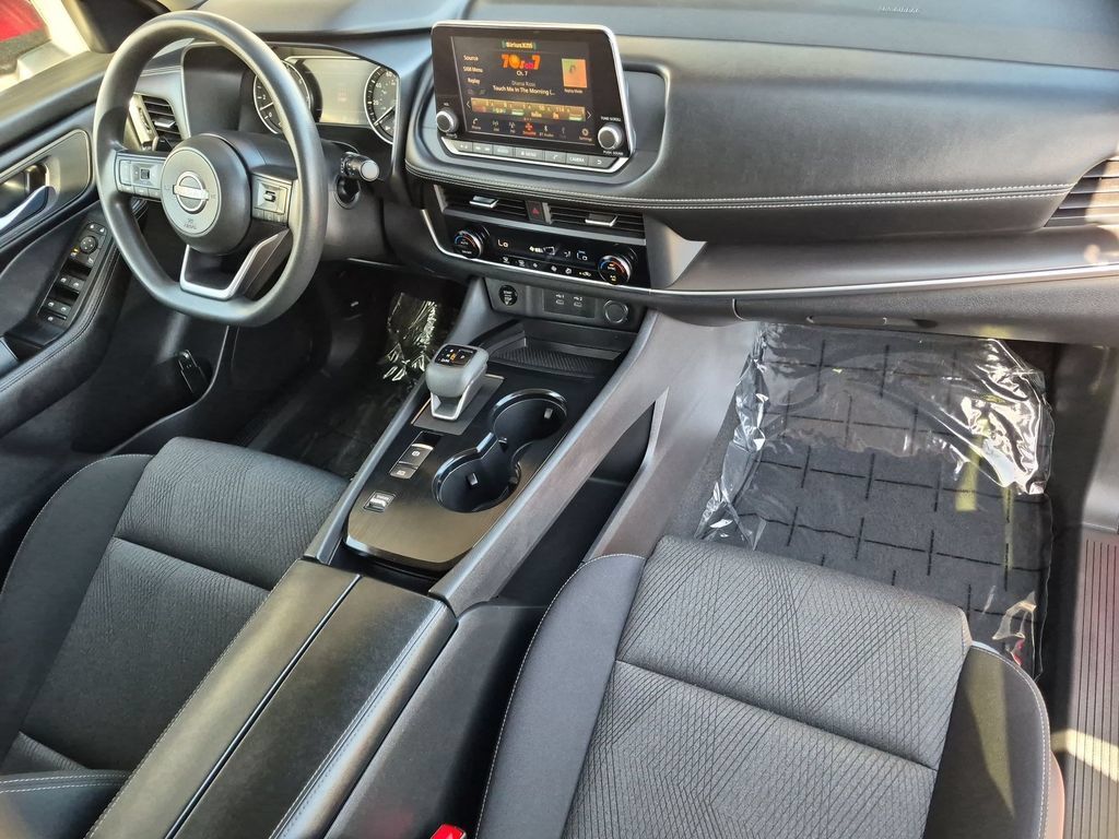 Used 2024 Nissan Rogue SV FWD image 18