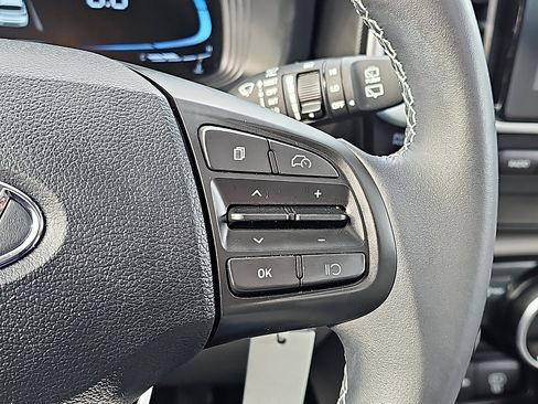 Used 2023 Hyundai Venue SEL image 22