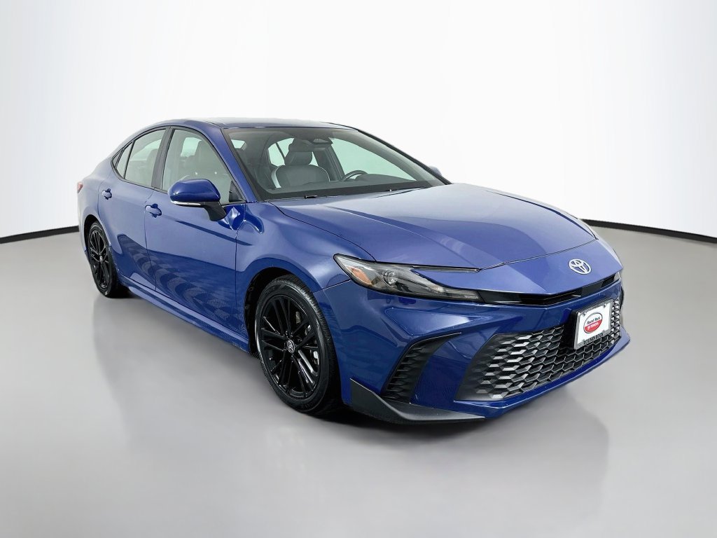 Used 2025 Toyota Camry SE FWD image 3