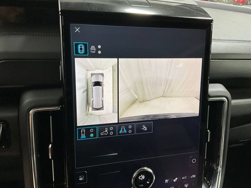 Used 2025 GMC Yukon XL Denali AWD/4WD image 21