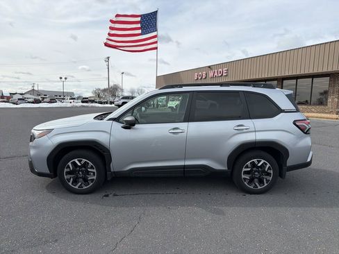 Used 2025 Subaru Forester Premium w/ Convenience Package #2 image 2