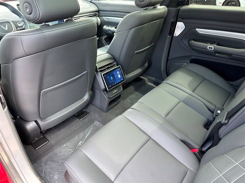 New 2024 VinFast VF 9 Plus image 18