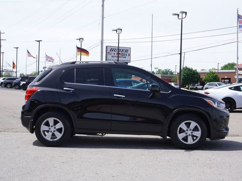 Used 2017 Chevrolet Trax LT w/ LT Convenience Package FWD image 8