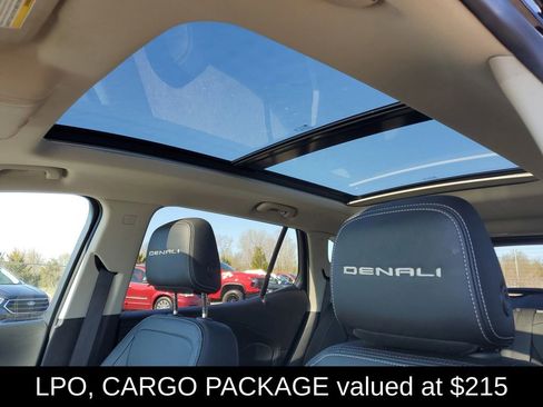 Used 2023 GMC Terrain Denali w/ Black Diamond Edition image 7