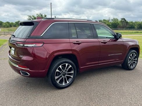 Certified 2022 Jeep Grand Cherokee Overland w/ Luxury Tech Group IV RWD image 6