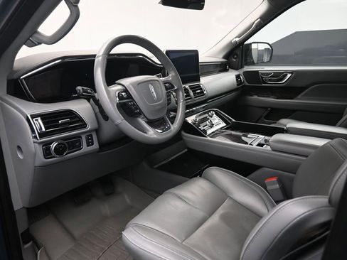 Used 2018 Lincoln Navigator Reserve w/ Technology Package image 31