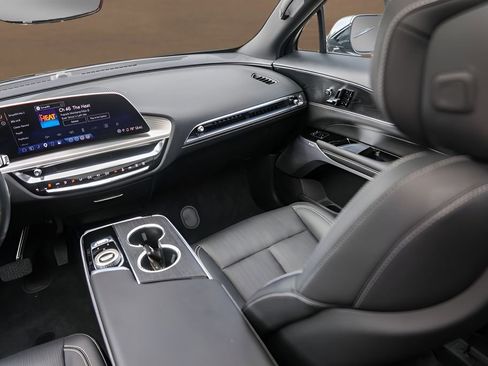 Certified 2025 Cadillac Lyriq Luxury w/ LPO, Floor Liner Package AWD/4WD image 26