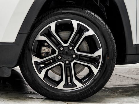 Used 2024 Jeep Compass Limited image 3