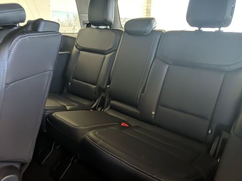 Used 2025 Ford Expedition Platinum image 16