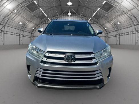 Used 2018 Toyota Highlander XLE FWD image 2
