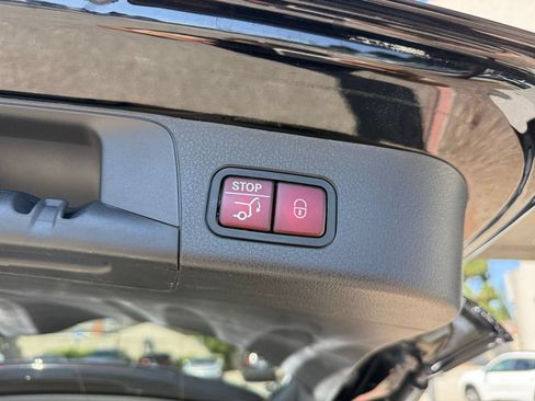 Used 2025 Mercedes-Benz GLB 250 4MATIC image 21