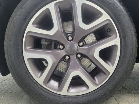 Used 2016 Jeep Renegade Latitude FWD image 31