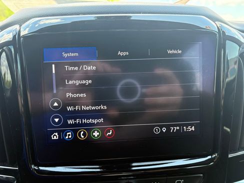 Used 2022 Chevrolet Traverse LT image 17