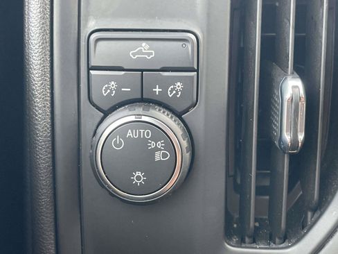Used 2022 Chevrolet Silverado 1500 Custom RWD image 25