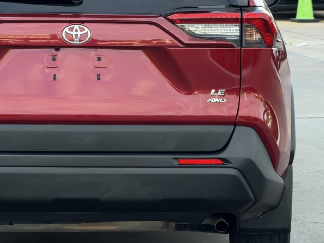 Used 2019 Toyota RAV4 LE AWD/4WD image 9