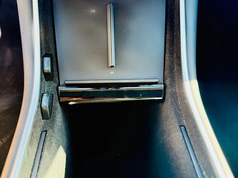 Used 2018 Tesla Model 3 Mid Range image 12