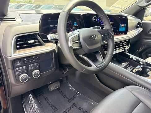 Used 2025 Chevrolet Suburban Z71 AWD/4WD image 26