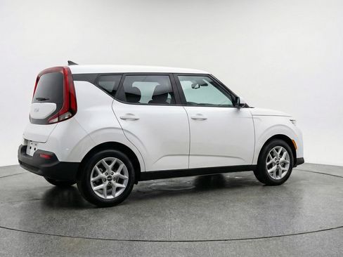 Used 2025 Kia Soul LX w/ LX Technology Package image 9