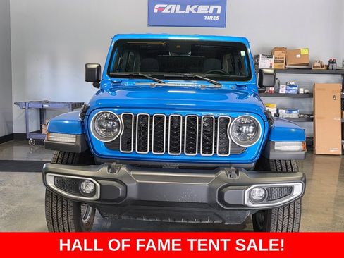 Used 2024 Jeep Wrangler Unlimited Sahara w/ Technology Group AWD/4WD image 2