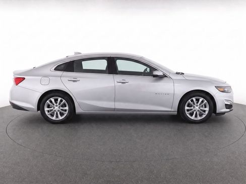 Used 2017 Chevrolet Malibu LT FWD image 10