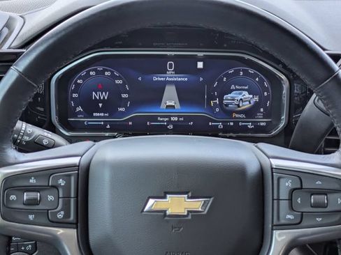 Used 2022 Chevrolet Silverado 1500 LT w/ Z71 Off-Road Package AWD/4WD image 24