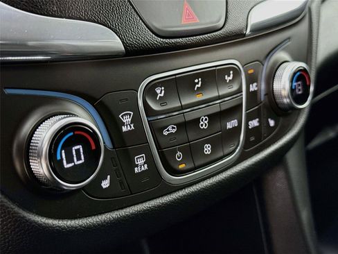 Used 2018 Chevrolet Equinox LT AWD/4WD image 16