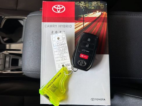 Used 2025 Toyota Camry XSE FWD image 35